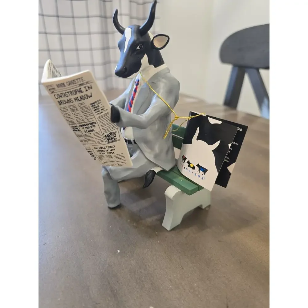 Cow Parade Citizen Kow With Box And Tag #11565